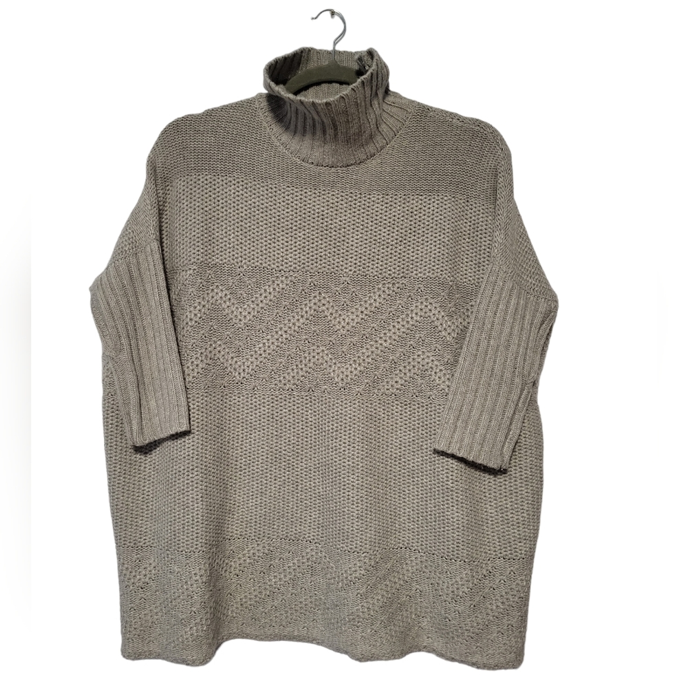 Lovestitch Women's Gray OverSize    Turtleneck sweater Size Large 3/4 Sleeve.
